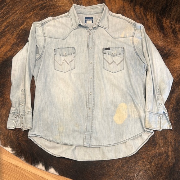 Men’s Wrangler Light Denim Pearl Snap - Picture 1 of 1